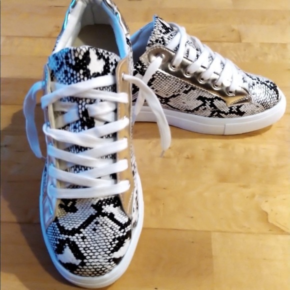 Grey Snakeskin Silver Star Print Casual Sneakers - Picture 5 of 5